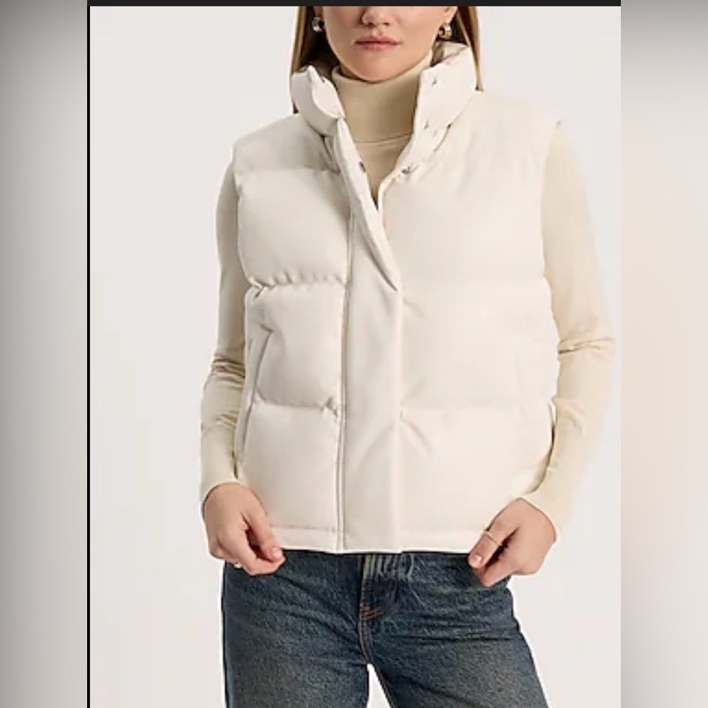 Express World Brand Down Puffer Vest Womens Medium  off white